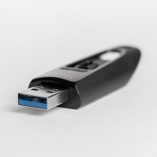 escalera mecánica flojo el plastico Protege tus datos almacenados en una memoria USB